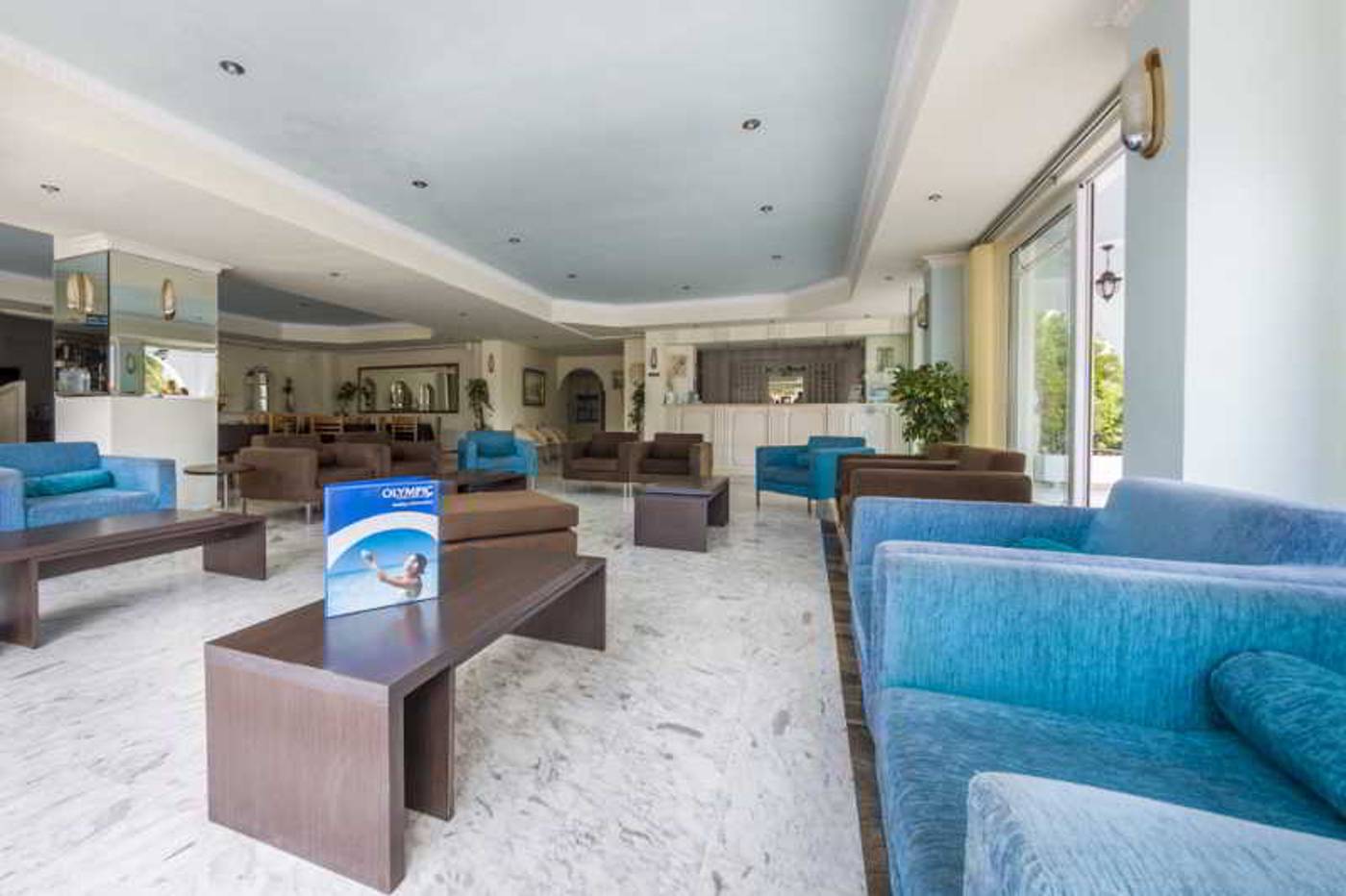 Sunshine-Lobby-26