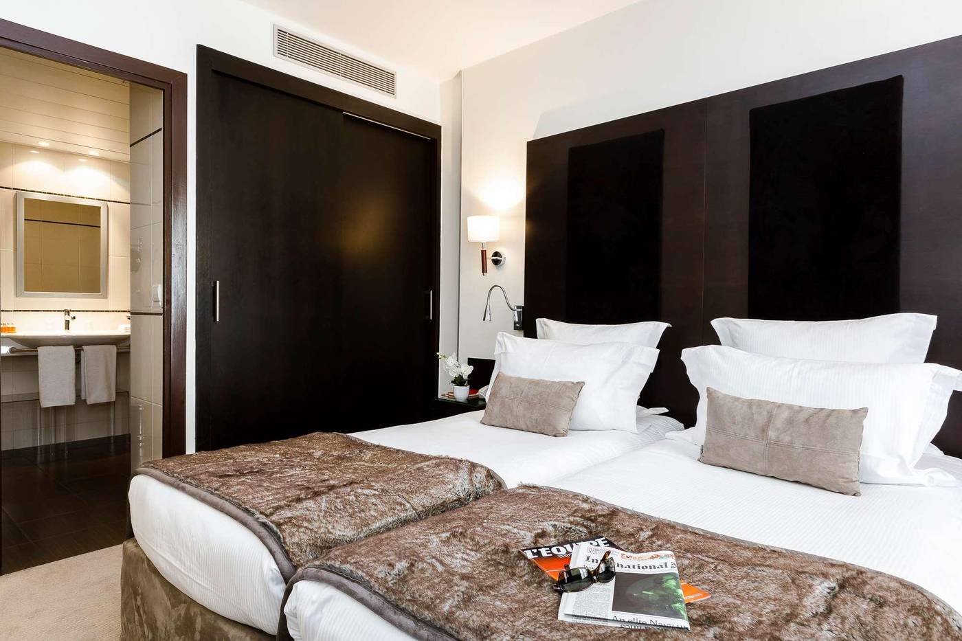 Hotel-Elysees-Bassano-Room-26