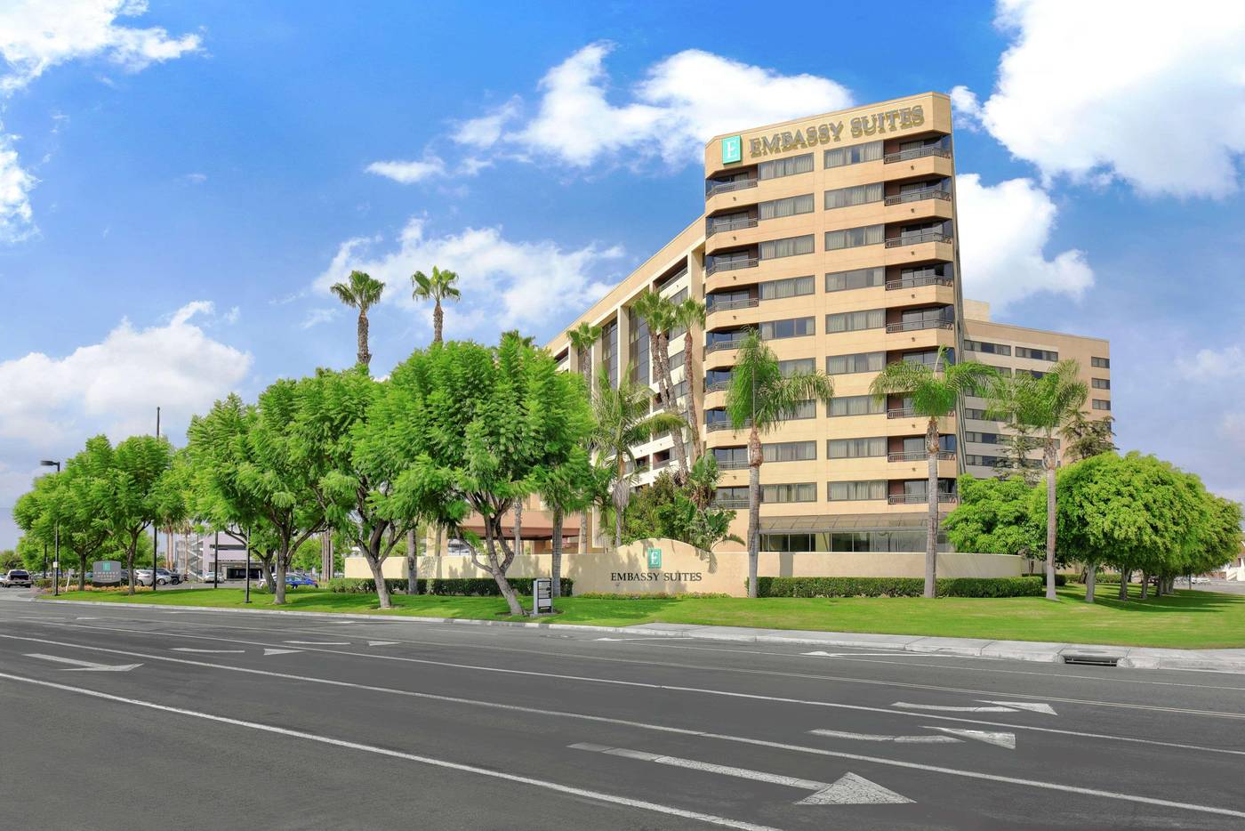 Embassy-Suites-by-Hilton-Anaheim-Orange-General-view-2