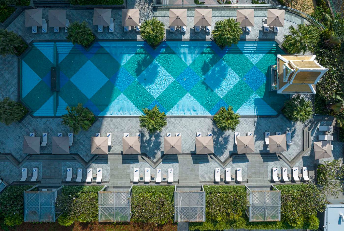 Chatrium-Grand-Bangkok-Pool-94