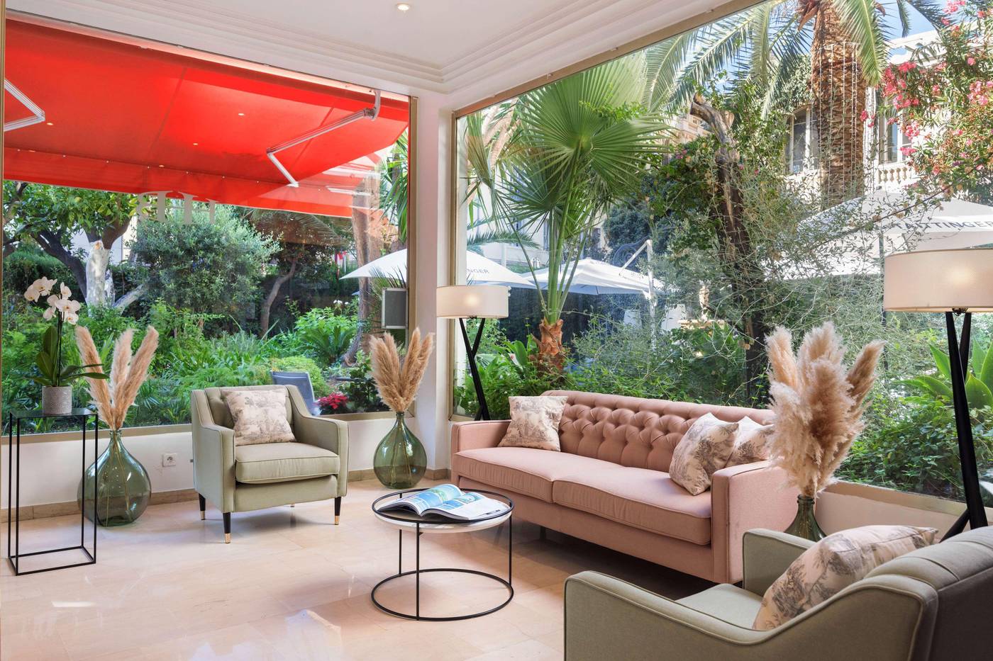 Best-Western-Plus-Hotel-Brice-Garden-Lobby-74