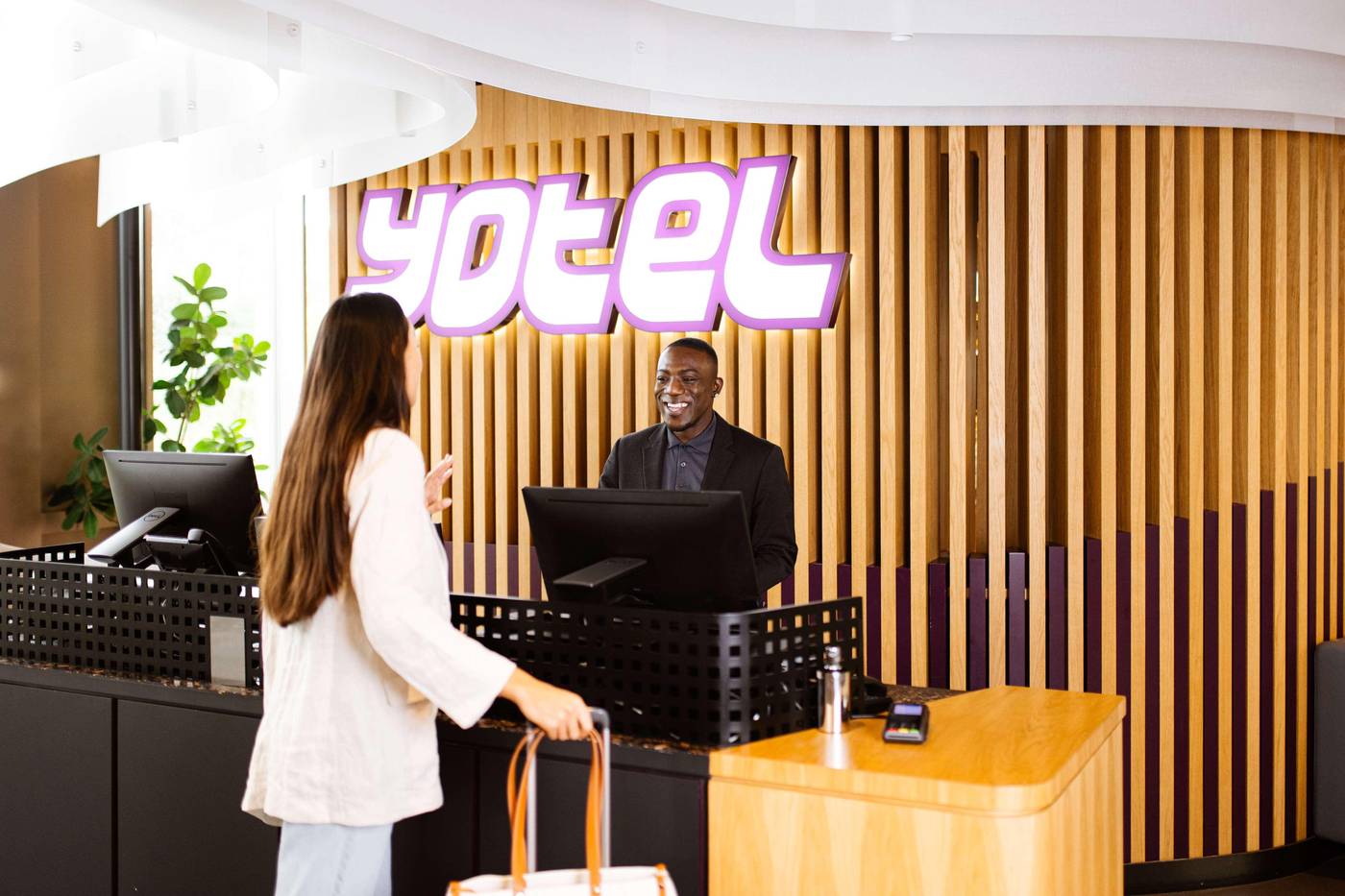 Yotel-Amsterdam-Lobby-20