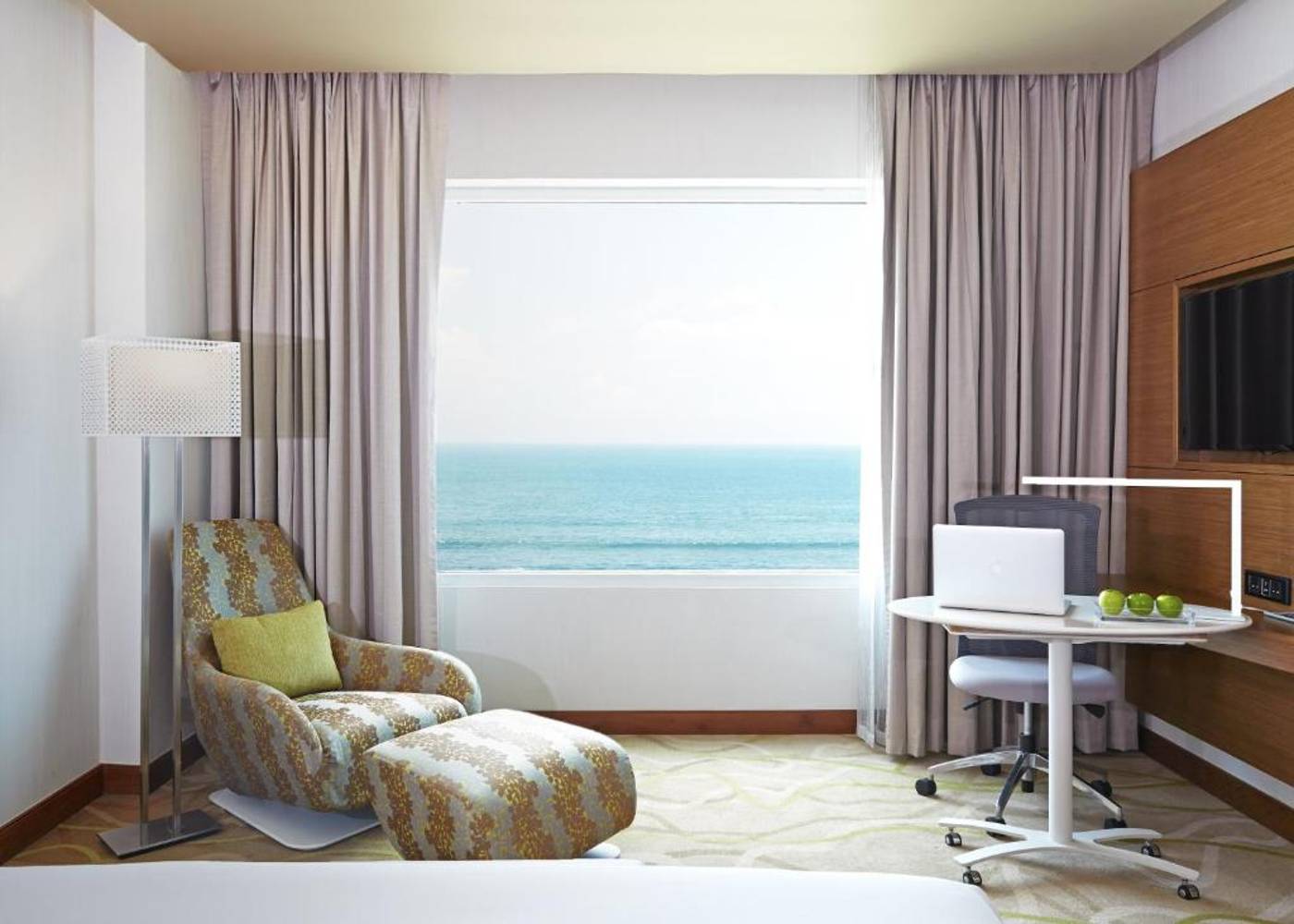 Radisson-Hotel-Colombo-Room-6