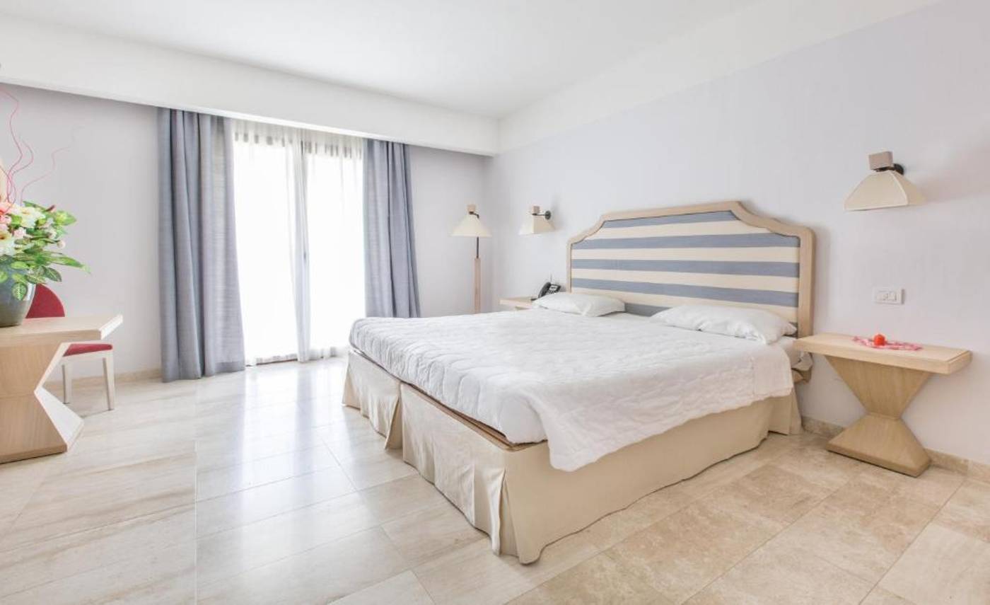 Grande-Baia-Resort-Hotel-Room-23