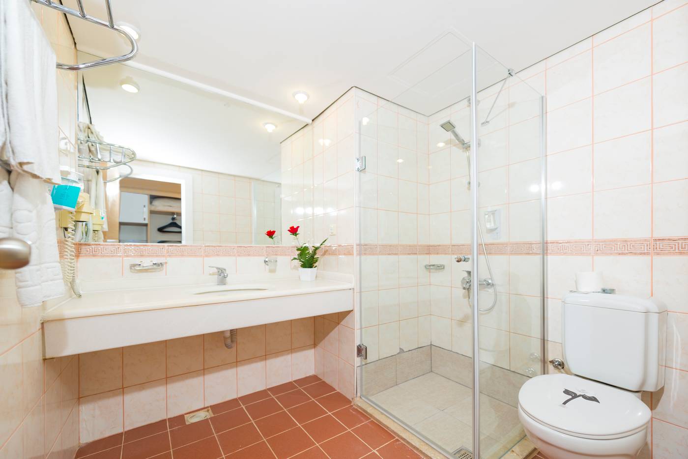 Club-Aqua-Plaza-Room-43