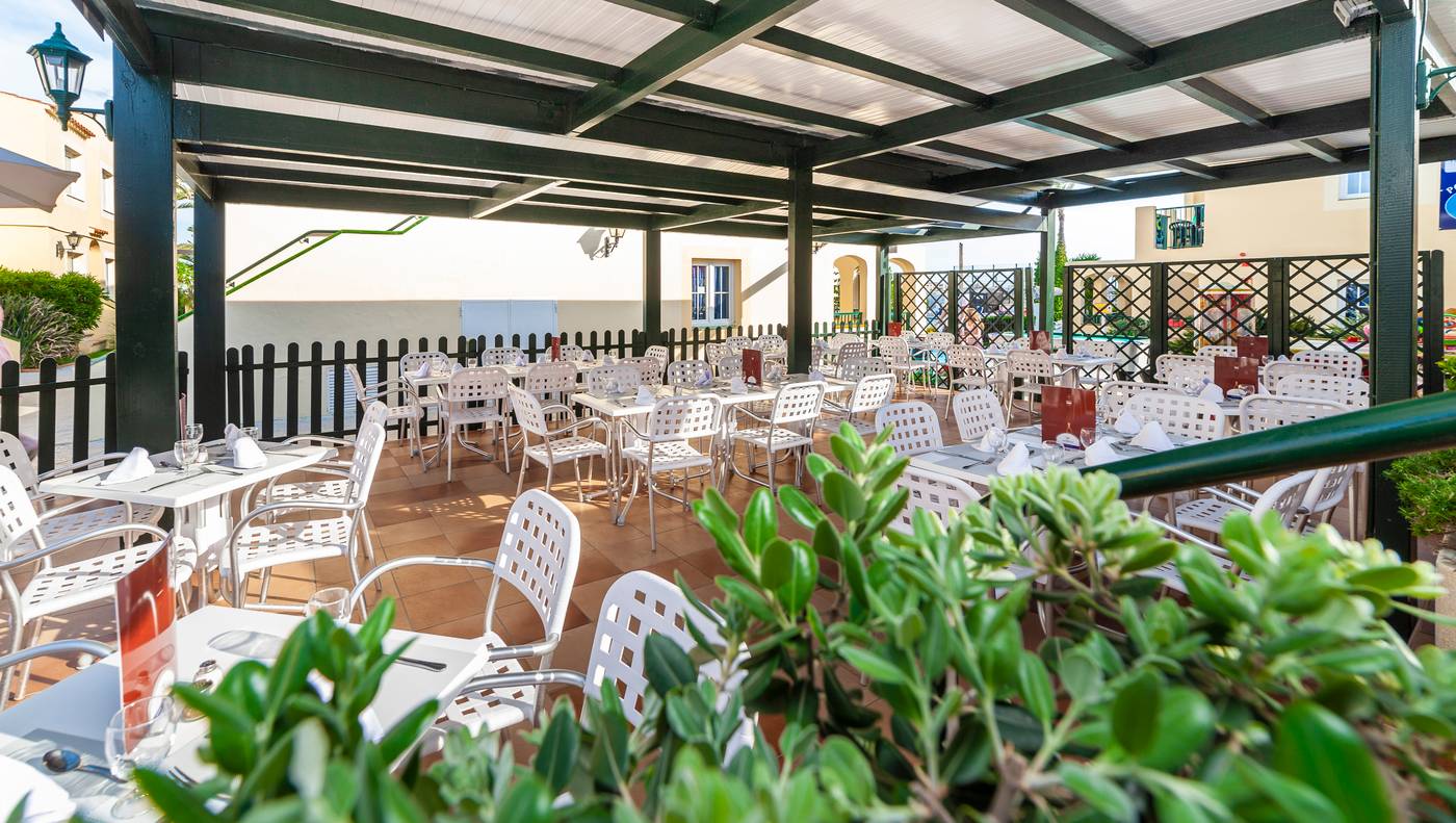 Apartamentos-Globales-Binimar-Restaurant-16