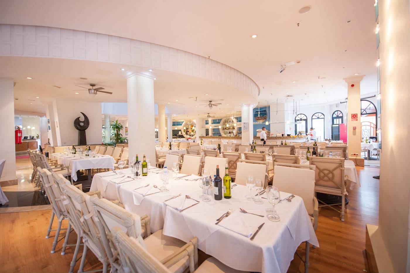 ONA-Hollywood-Mirage-Restaurant-49