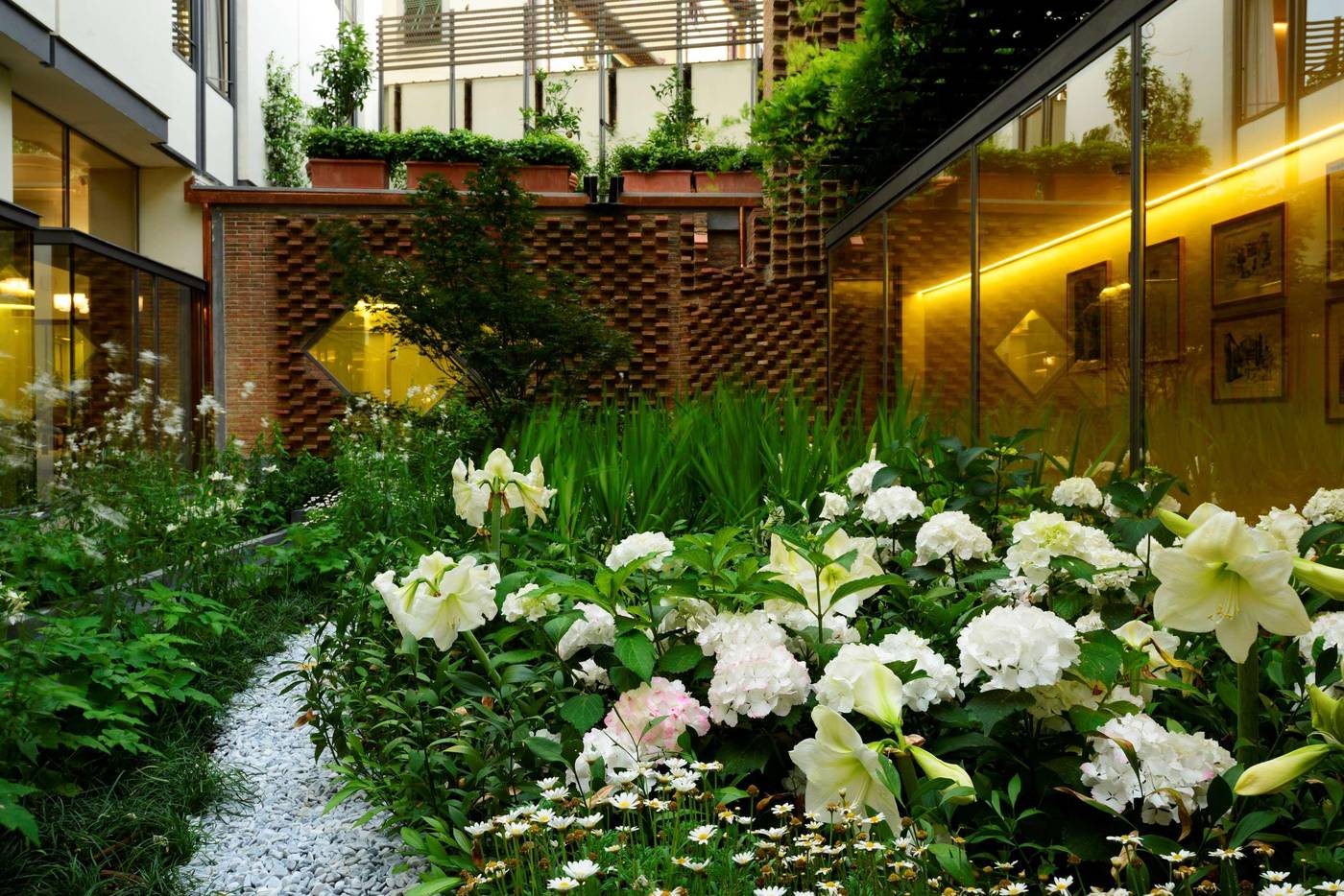 Grand-Hotel-Minerva-Lobby-6