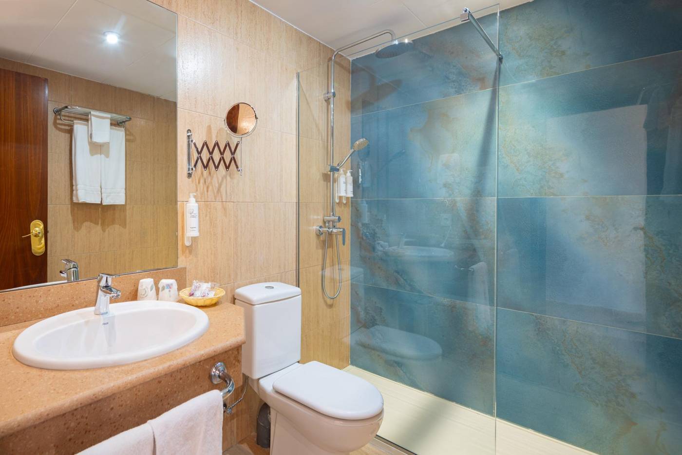 H-TOP-Amaika-Room-27