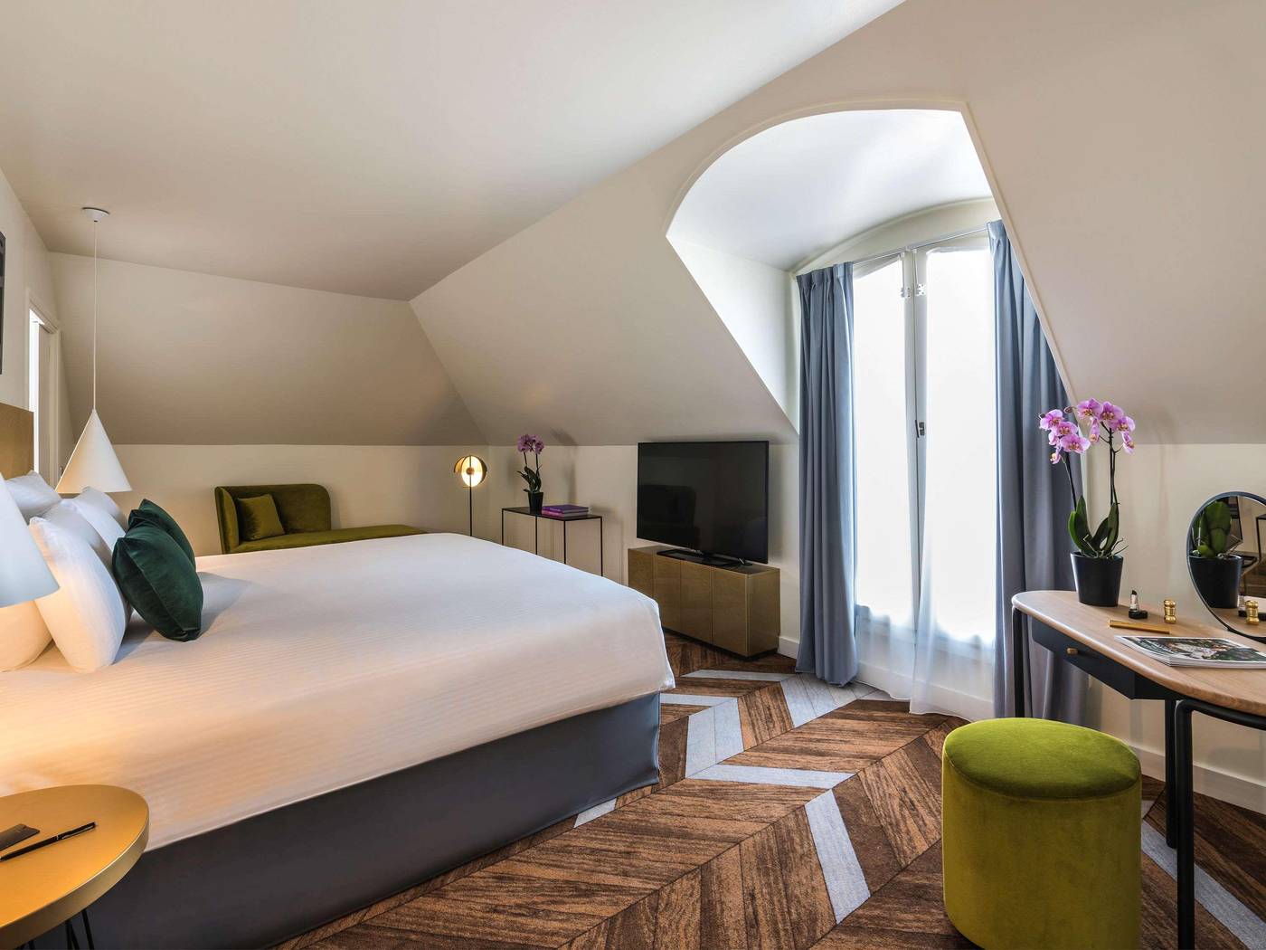 Le-Louis-Versailles-Chateau-Room-8