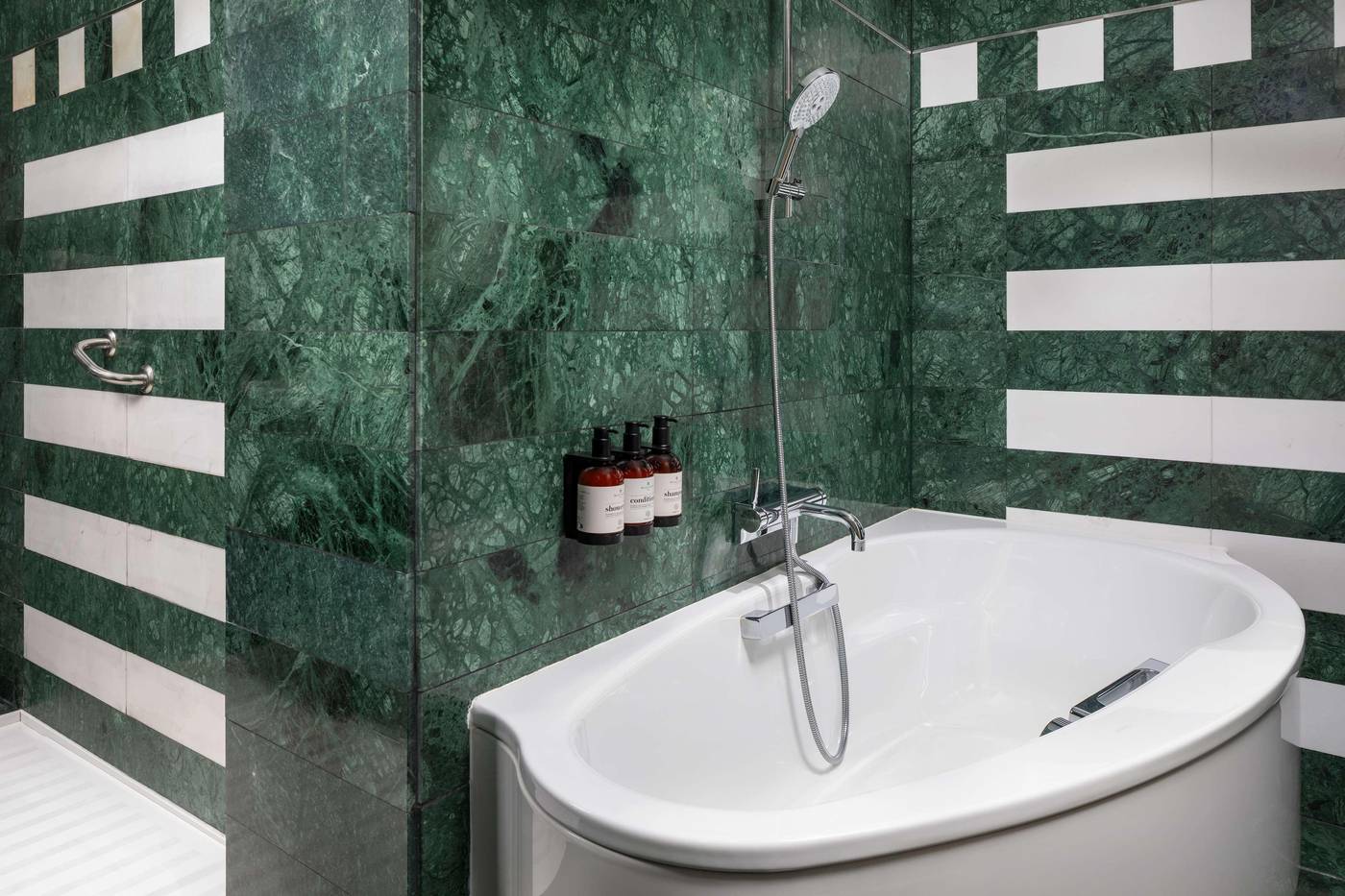 NH-Collection-Madrid-Paseo-del-Prado-Room-40