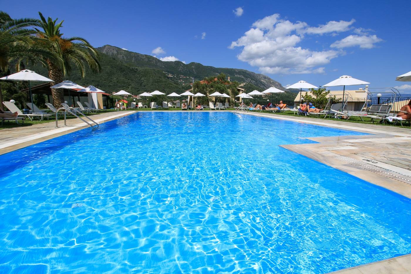 Yannis-Pool-3