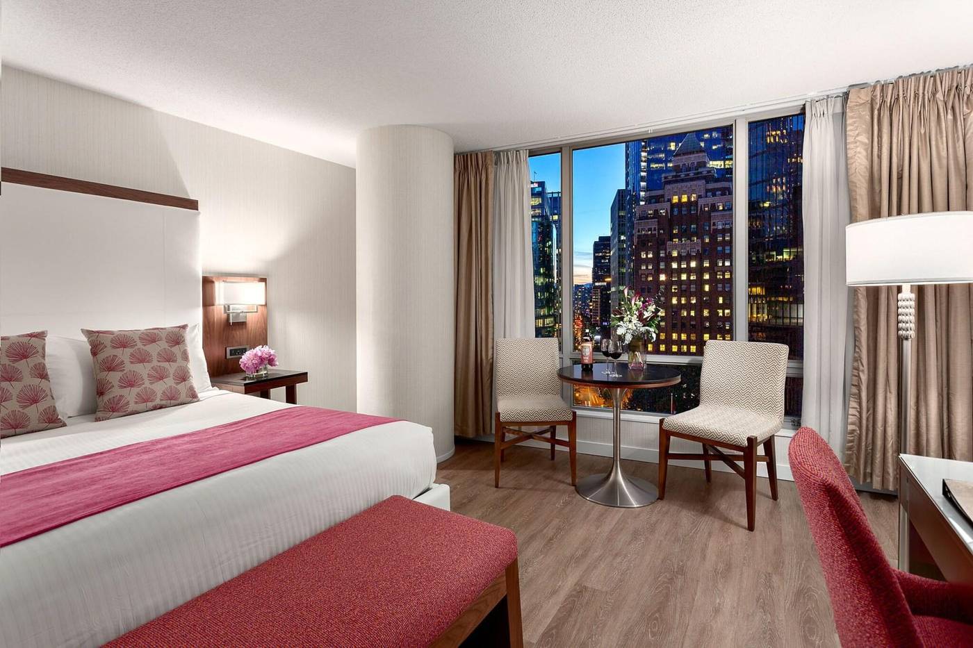 Auberge-Vancouver-Hotel-Room-9