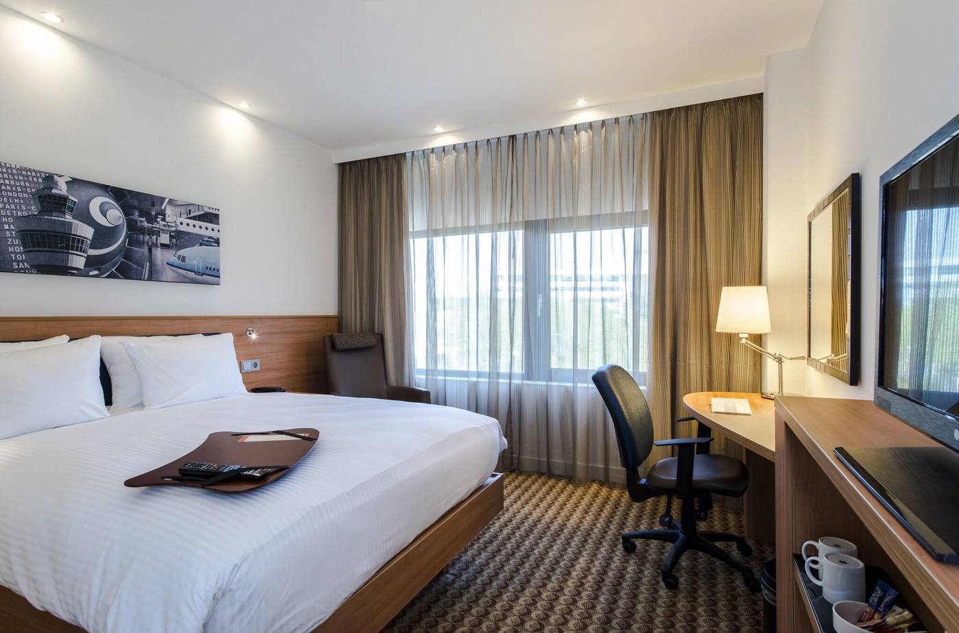 Hampton-by-Hilton-Amsterdam---Arena-Boulevard-Room-23