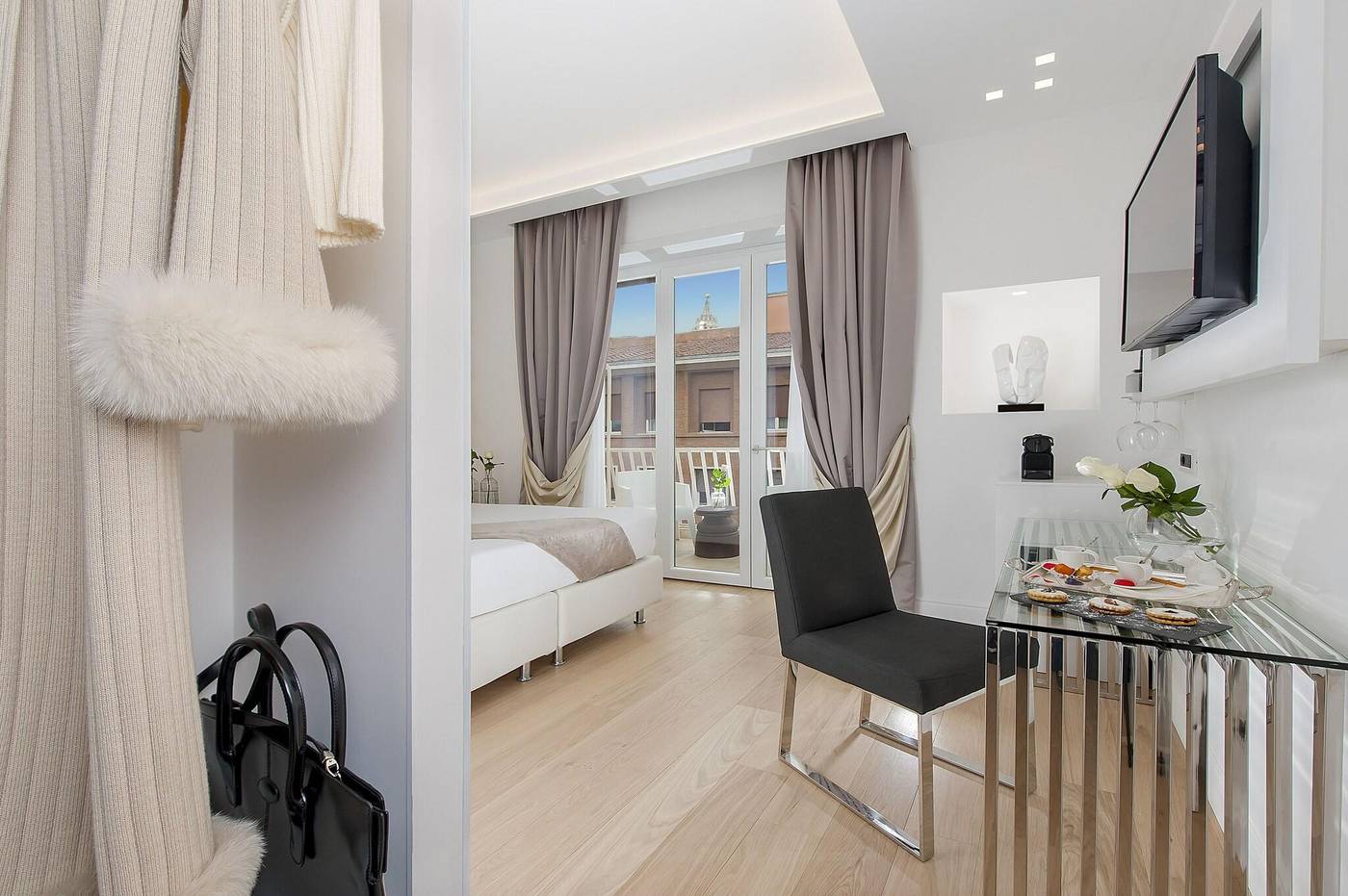 Vatican-Style-Room-1