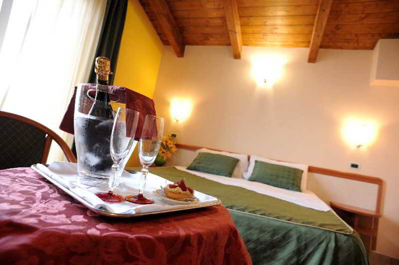 Prestige Hotel-Italy-MONTESILVANO MARINA FRAZIONE DI MONTESILVANO (PE)-Room-7