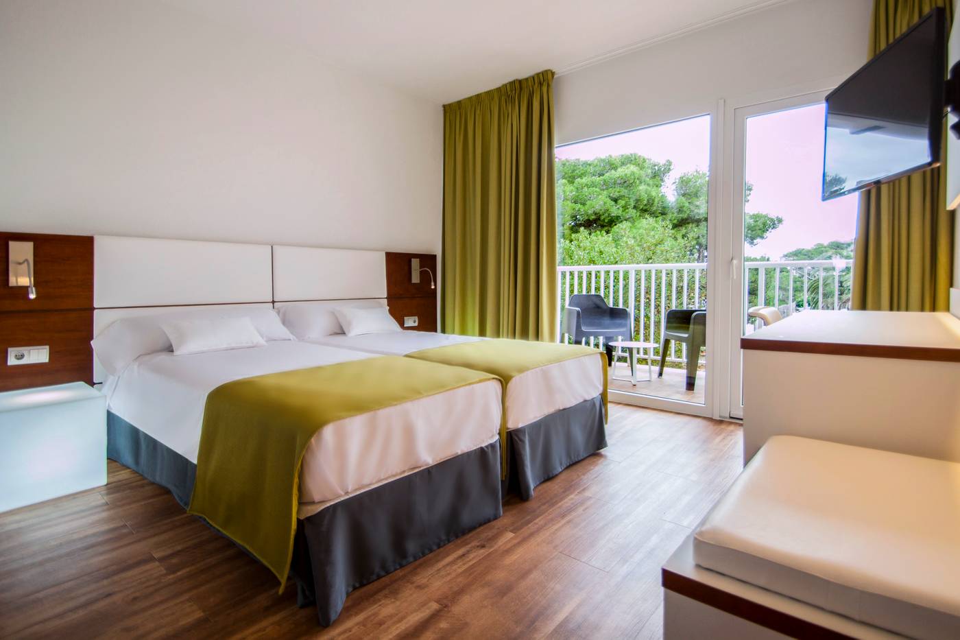 Cala-Blanca-Sun-Hotel-Room-12