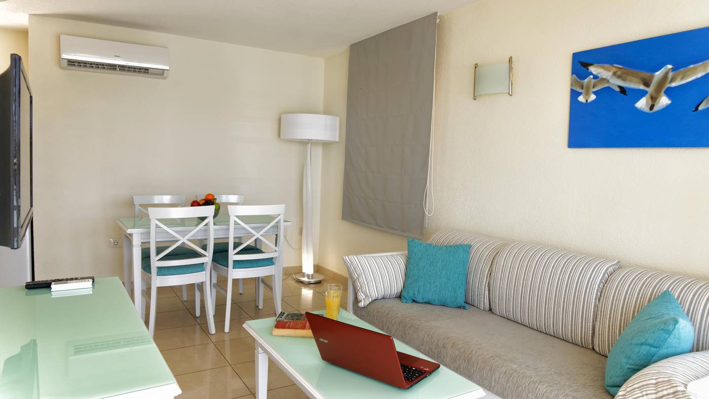 Apartamentos-Cocoteros-Room-37