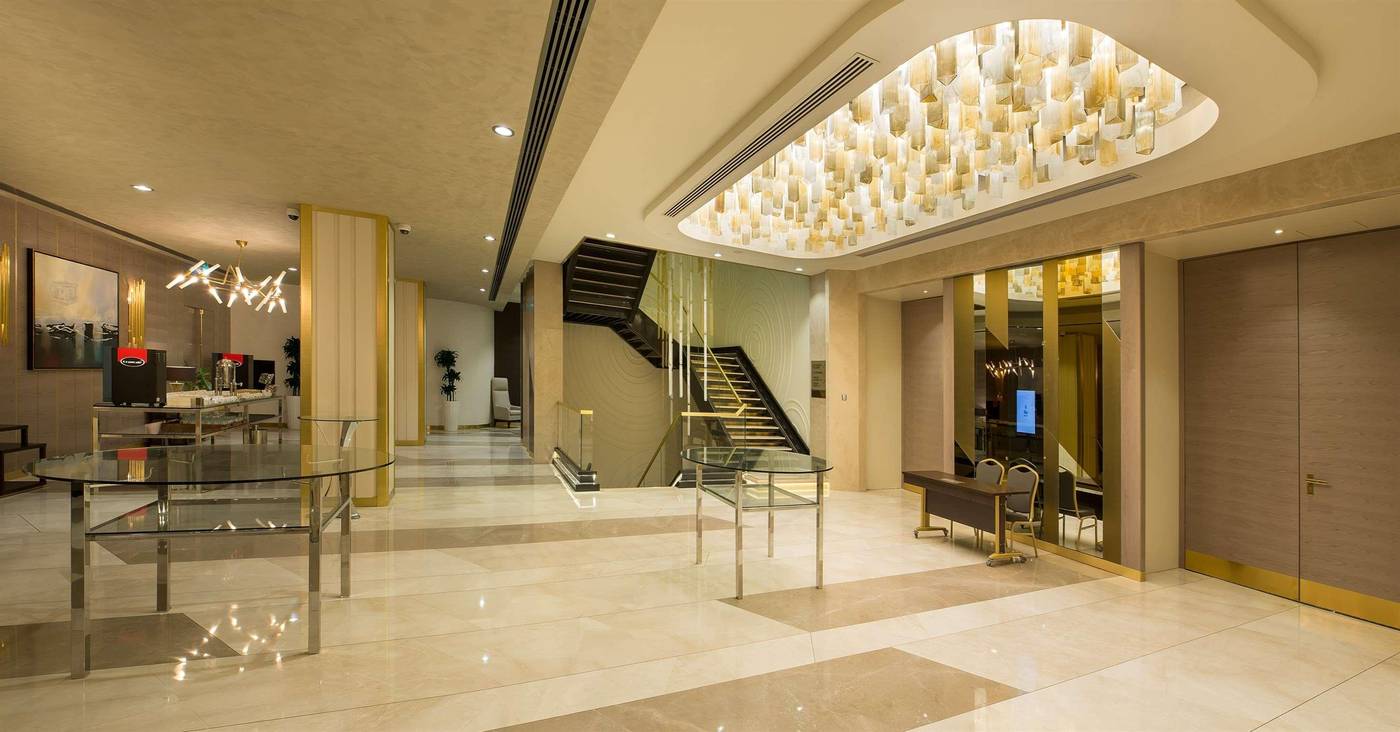 Hilton-Istanbul-Kozyatagi-Lobby-4