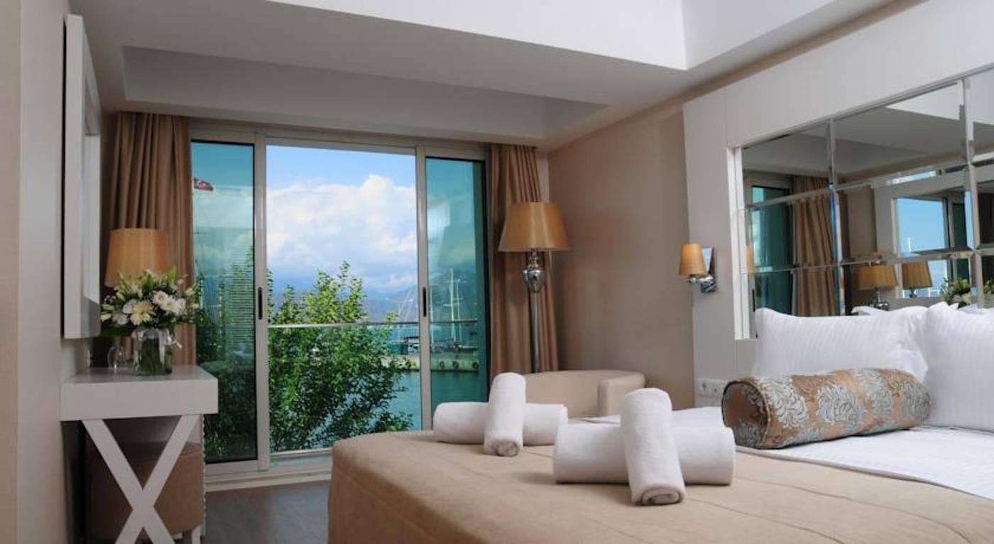 Alesta-Yacht-Hotel-Room-9