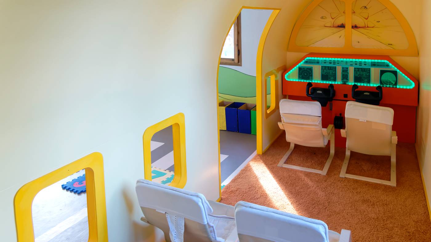 Servatur-Waikiki-Sports-and-Entertainment-62