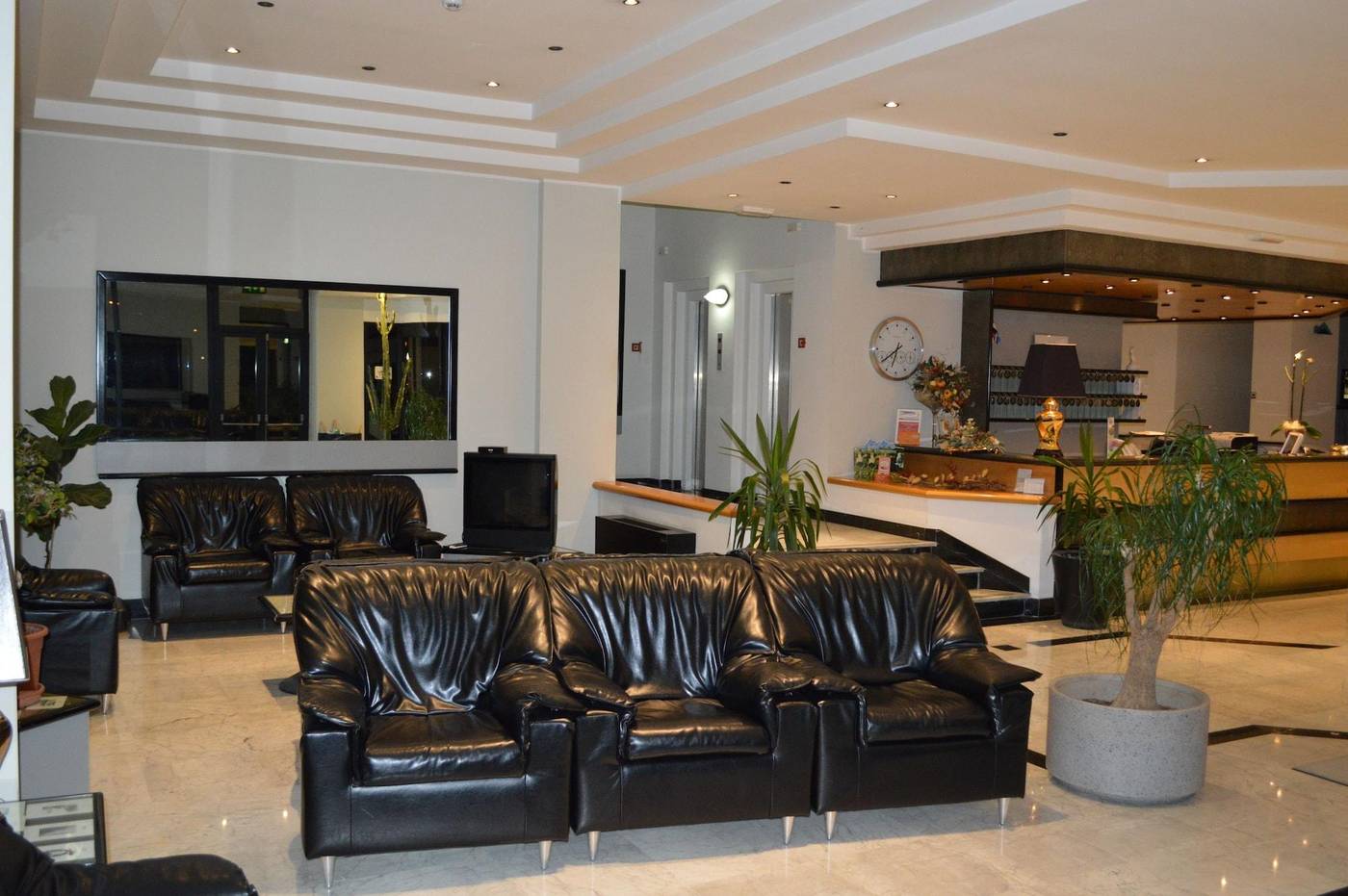 Canadian Hotel-Italy-L'AQUILA-Lobby-4