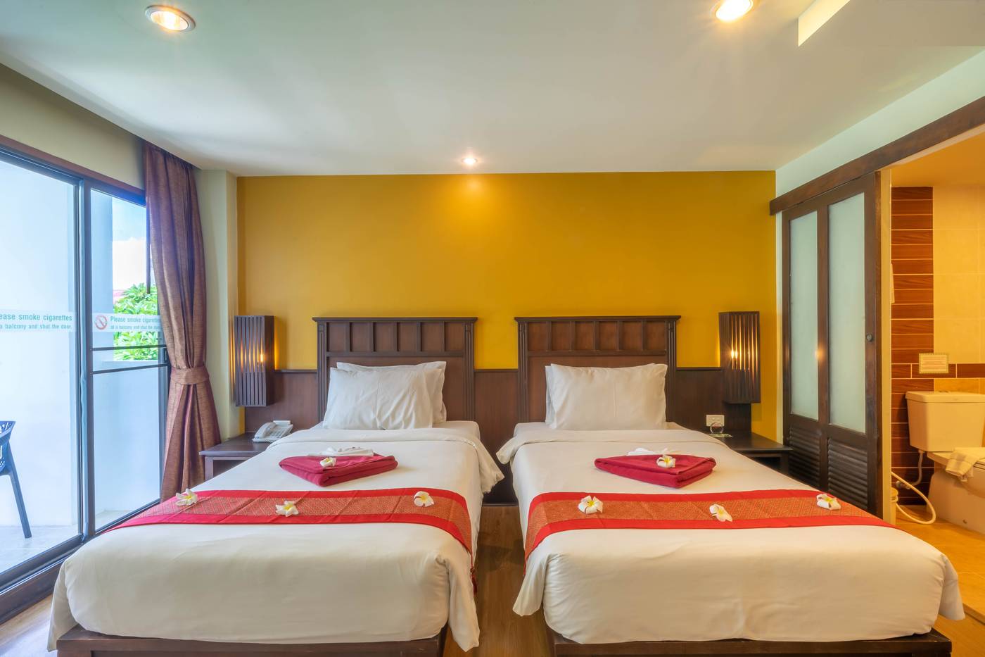 LA-Vintage-Resort--Former-Poppa-Palace--Room-25