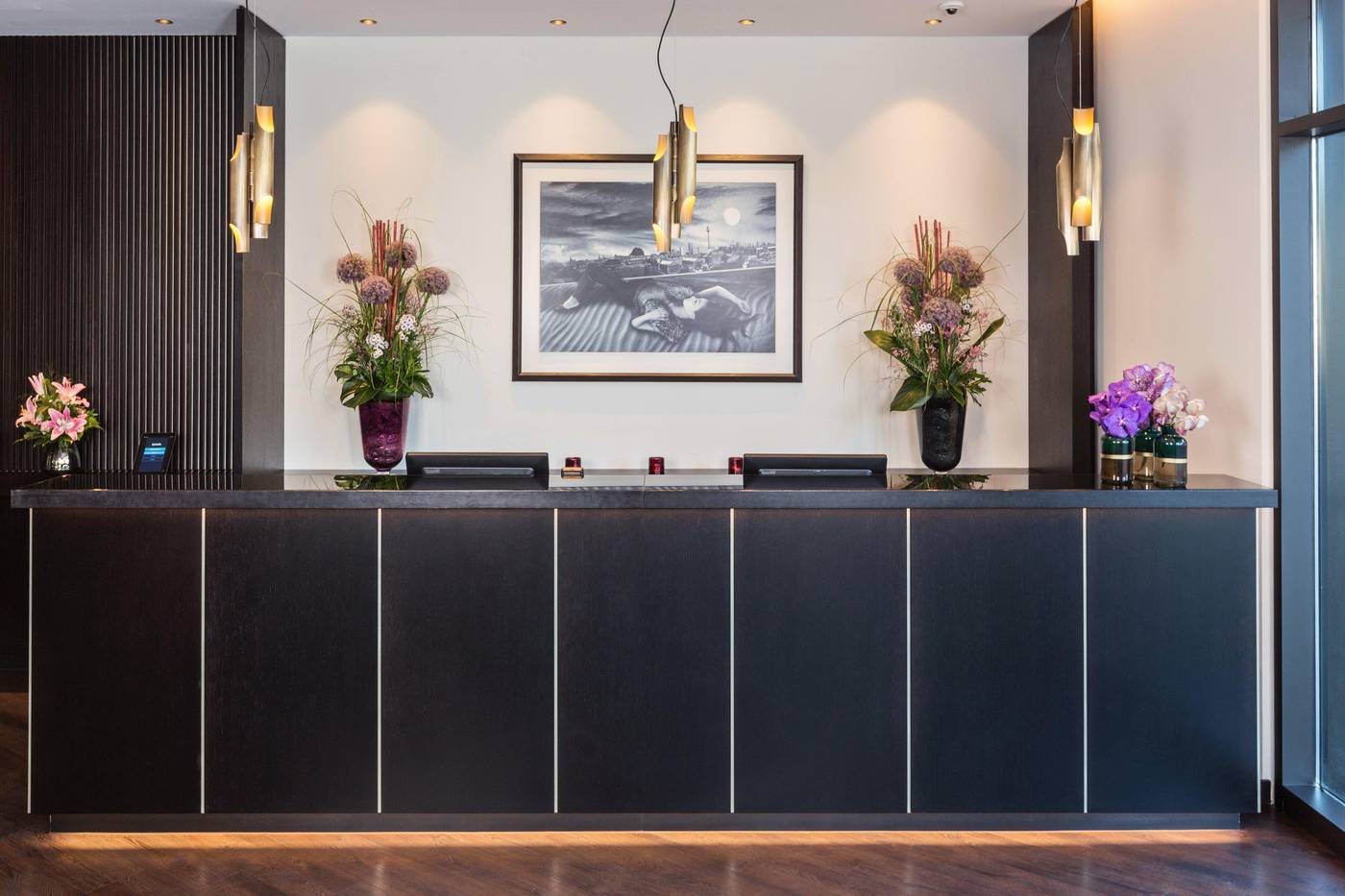 Holiday-Inn-Berlin-City-Center-East-P-Berg--an-IHG-hotel-Lobby-2