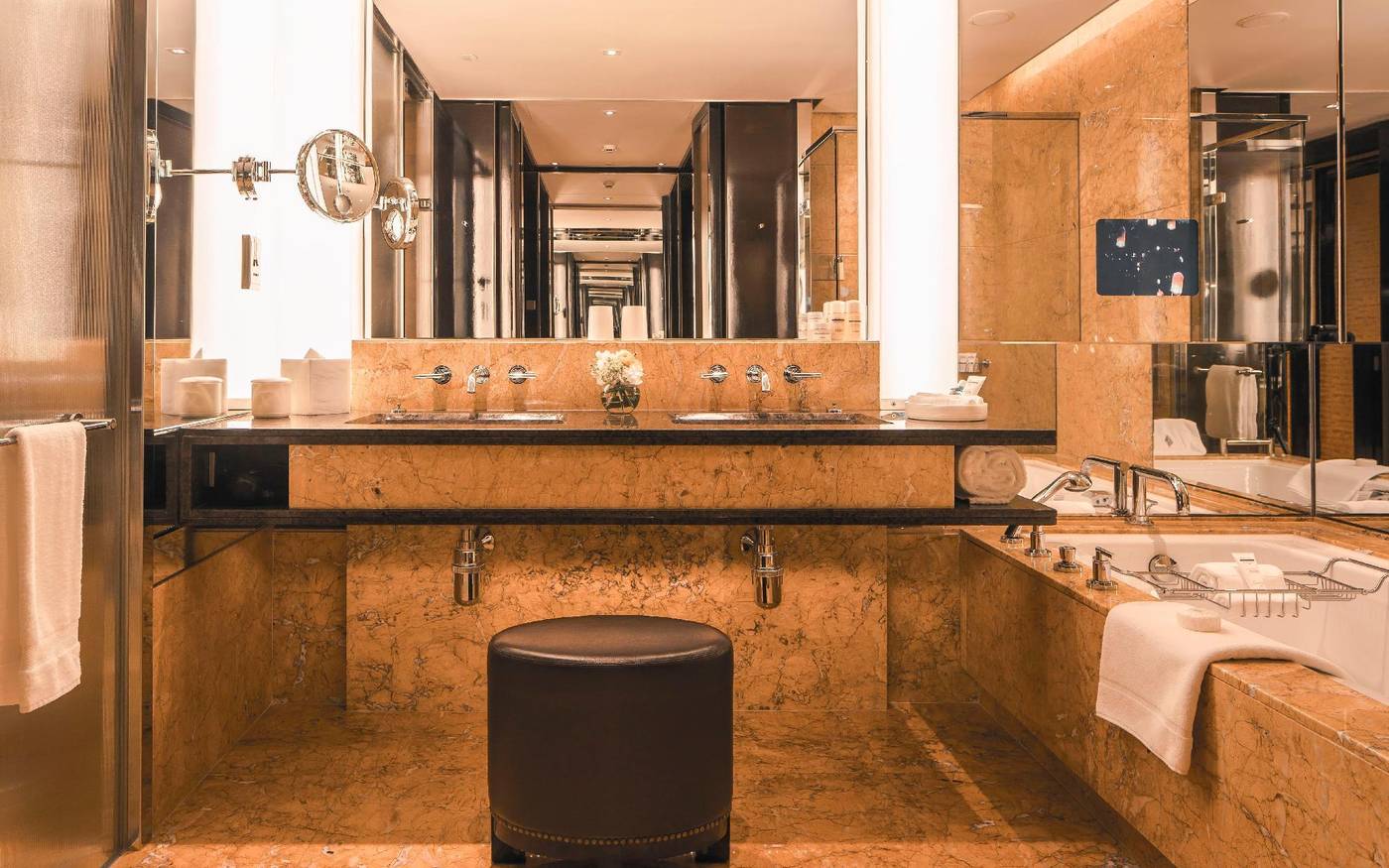 Four-Seasons-Hong-Kong-Room-8