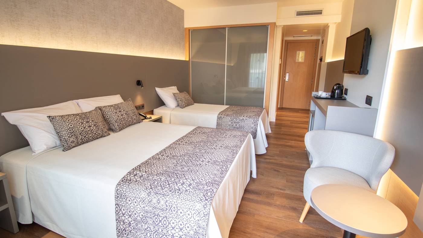 Golden-Bahia-de-Tossa-Room-30