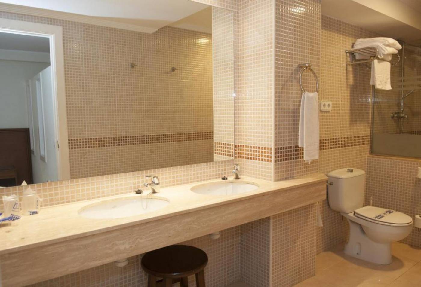 Lloyds-Beach-Club-Room-28