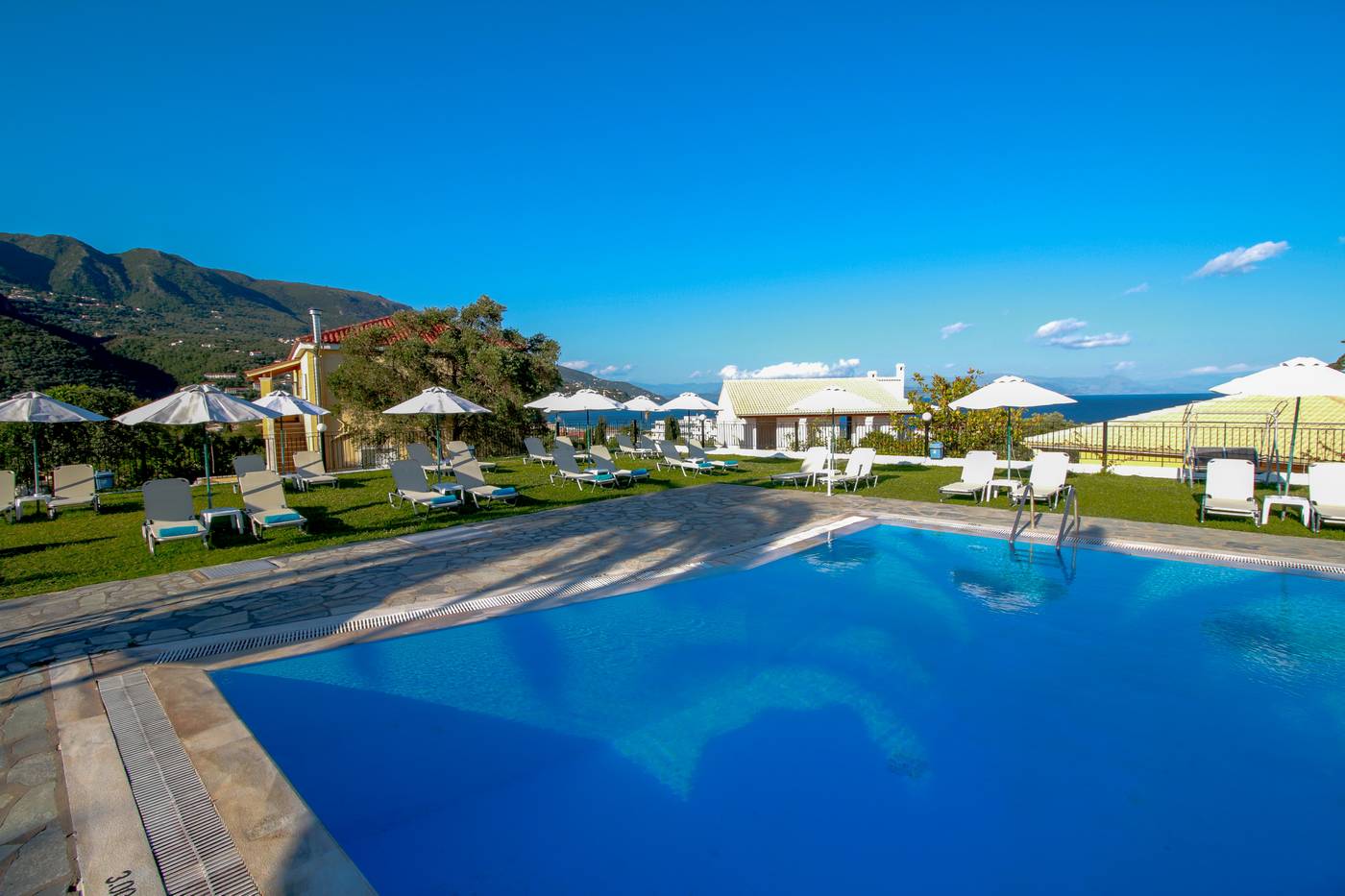 Yannis-Pool-1