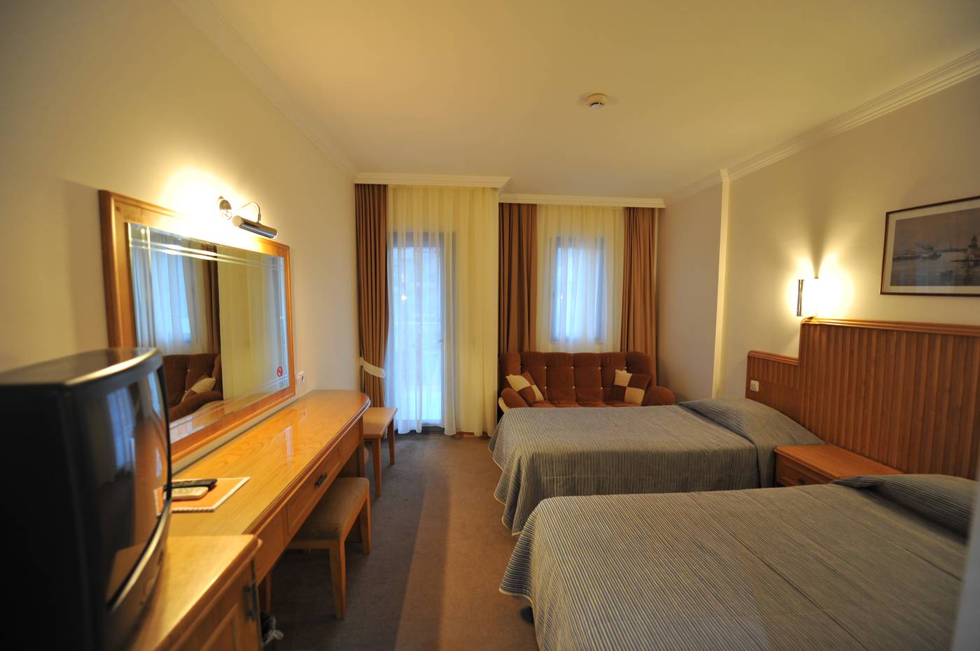 Belcehan-Deluxe-Room-24