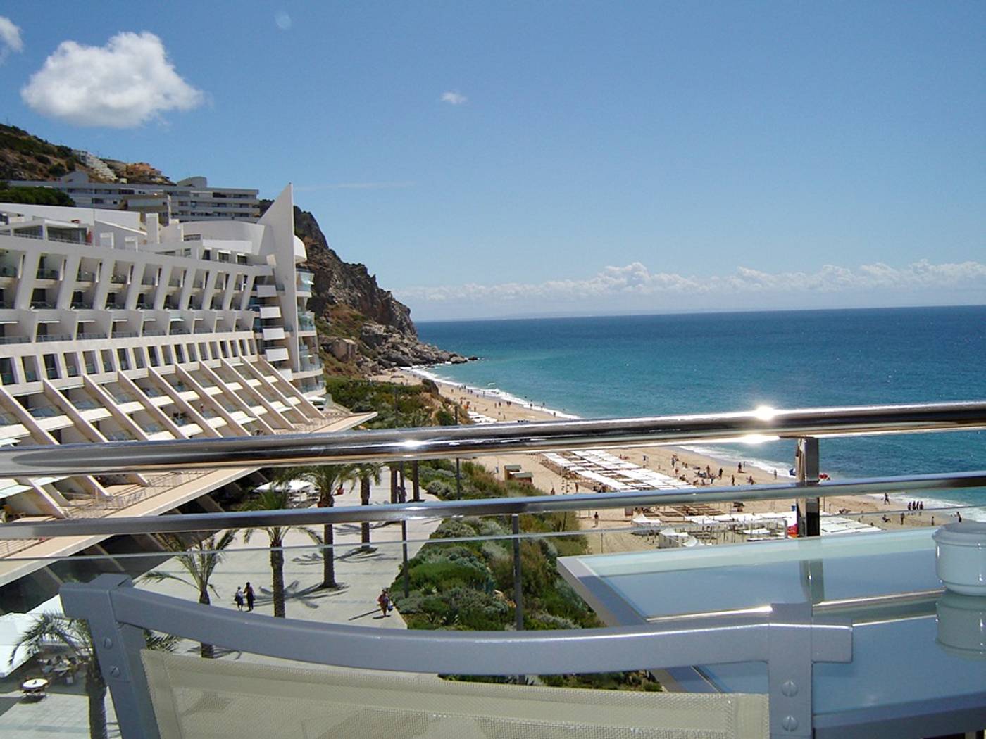 Sesimbra-Oceanfront-Hotel-Pool-2
