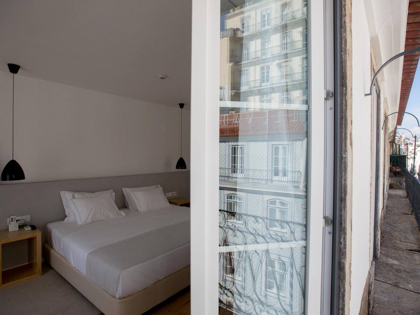 The-8-Down-Town-Suites-Room-12