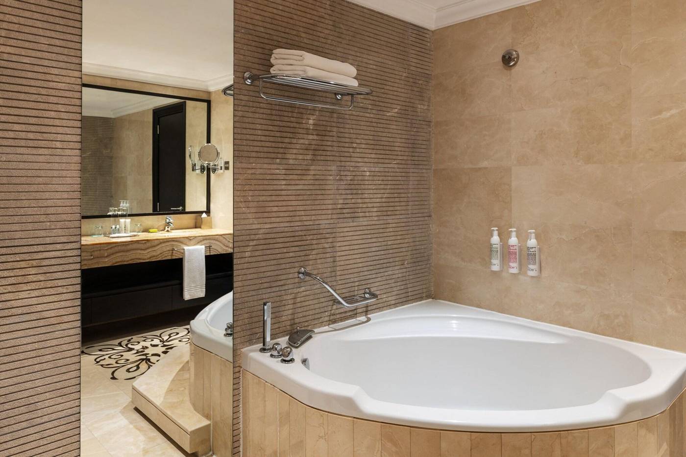 Le-Meridien-Mina-Seyahi-Beach-Resort---Marina-Room-49