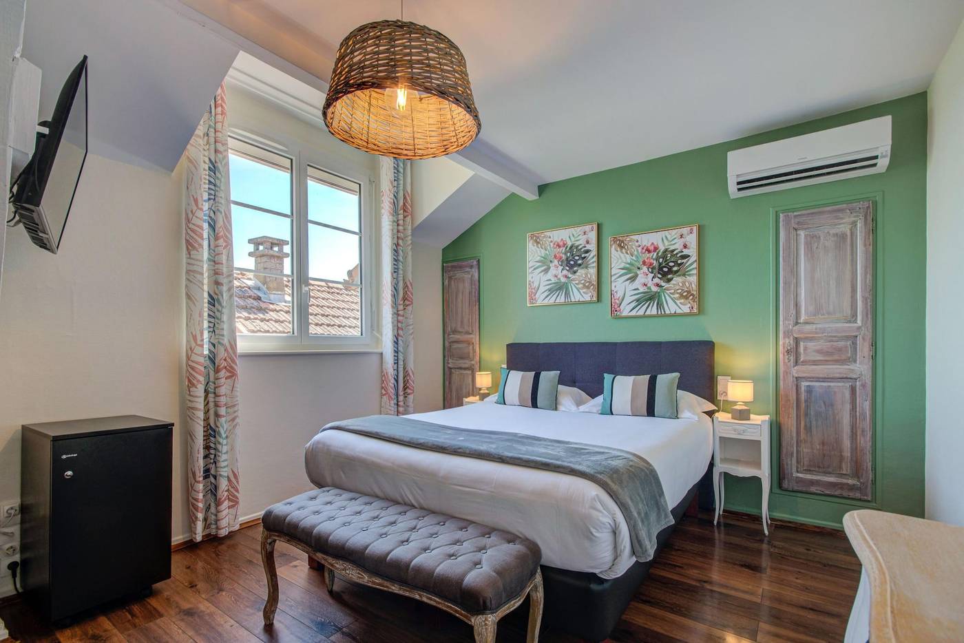 Logis Hostellerie Blason De Provence-France-Monteux-General view-9