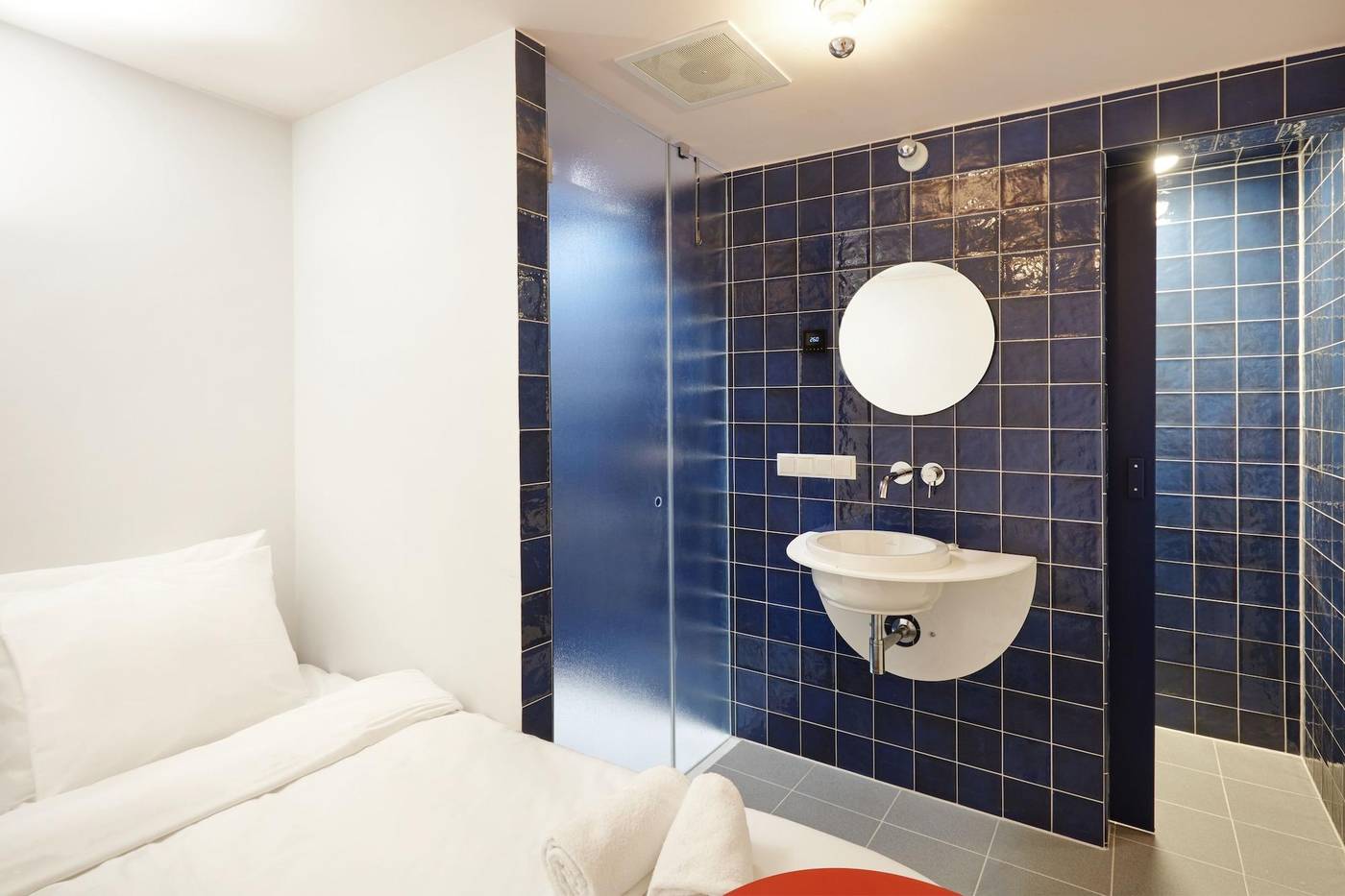 Hotel Not Hotel Rotterdam-Netherlands-Rotterdam-Room-9