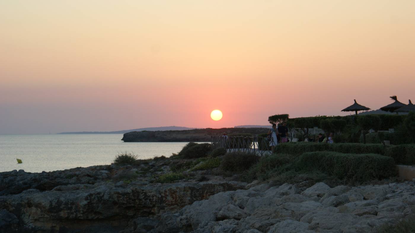 Hamilton-Court-Beach-64