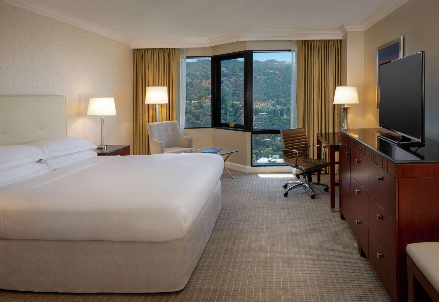 Hilton-Los-Angeles-Universal-City-Room-16