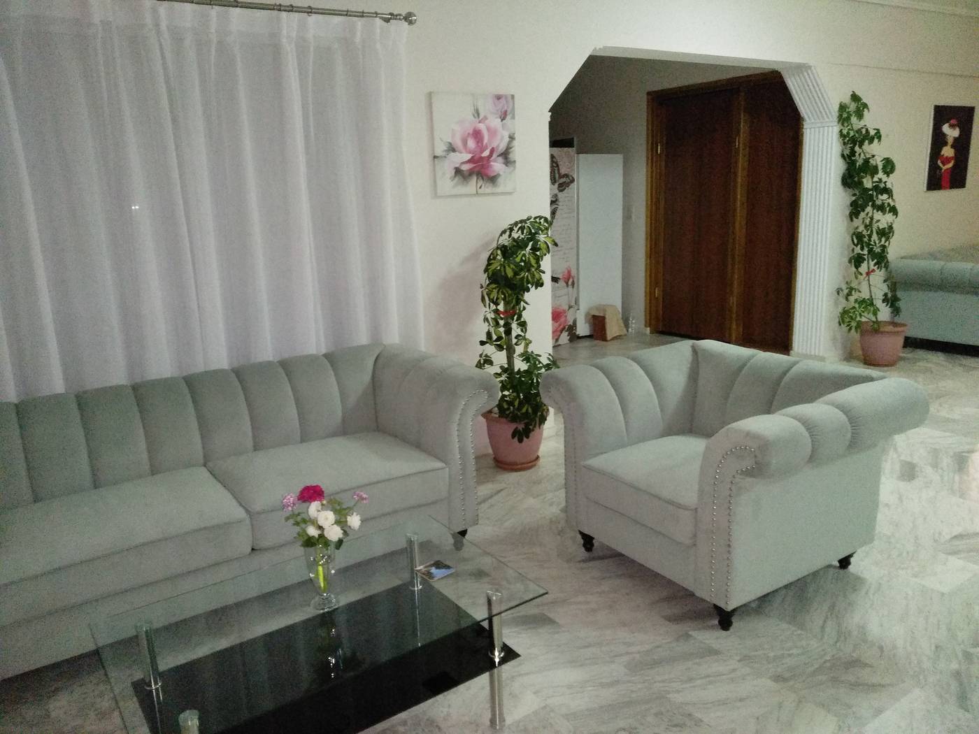 Leonidas-Hotel-And-Studios-Lobby-54