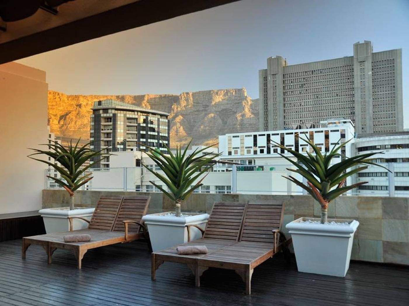 ONOMO-Hotel-Cape-Town---Inn-On-The-Square-Pool-59