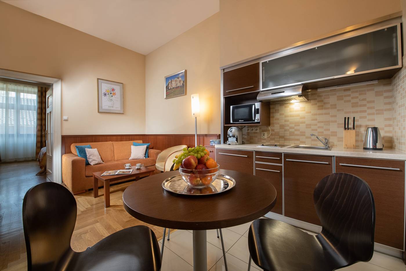 Red-Brick-Apartments-Room-10