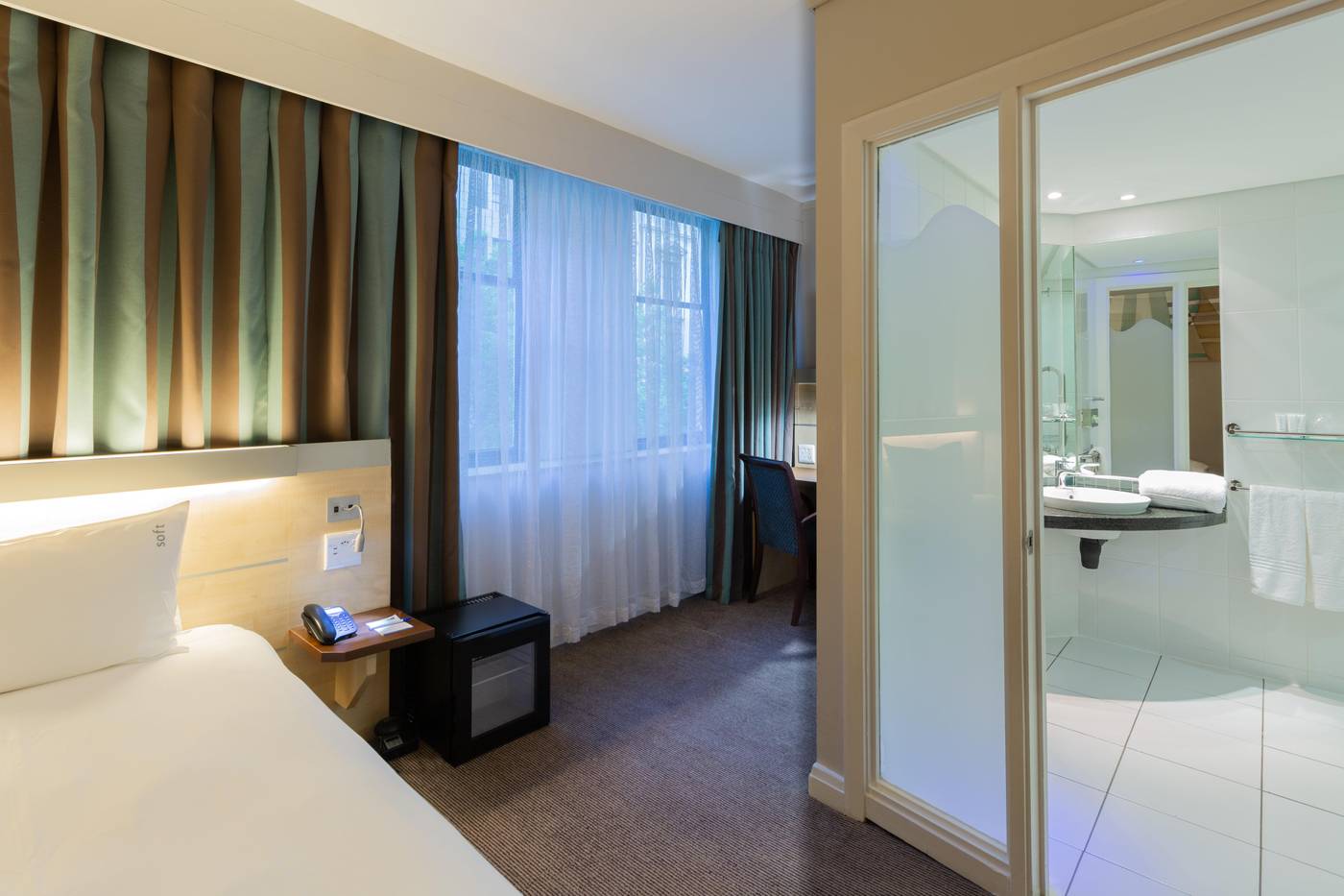 Holiday-Inn-Express-Cape-Town-City-Centre-Room-28