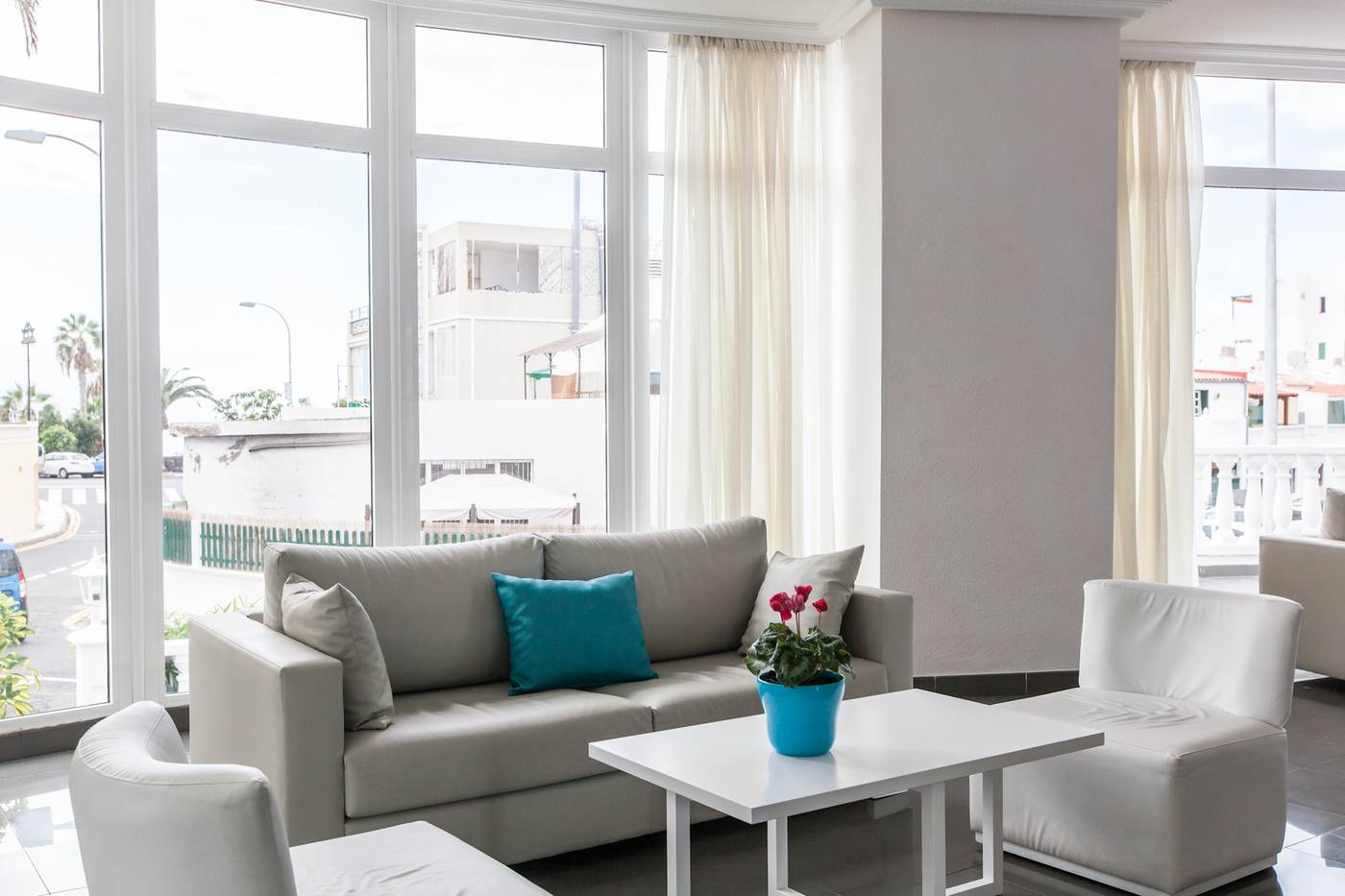 Blue-Sea-Lagos-de-Cesar-Lobby-51