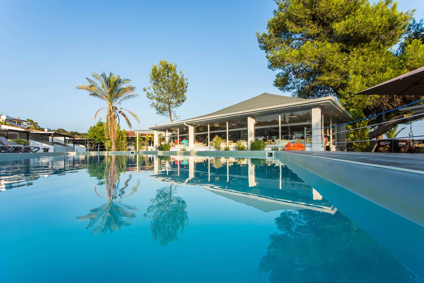 Coral-Blue-Beach-Pool-4