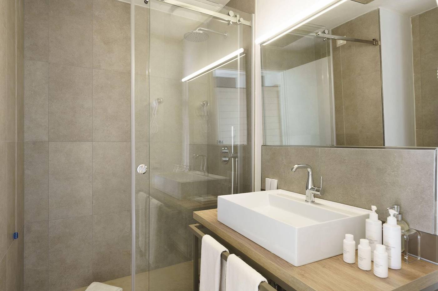 Luna-del-Raccolto--Green-Country-Hotel-Room-34