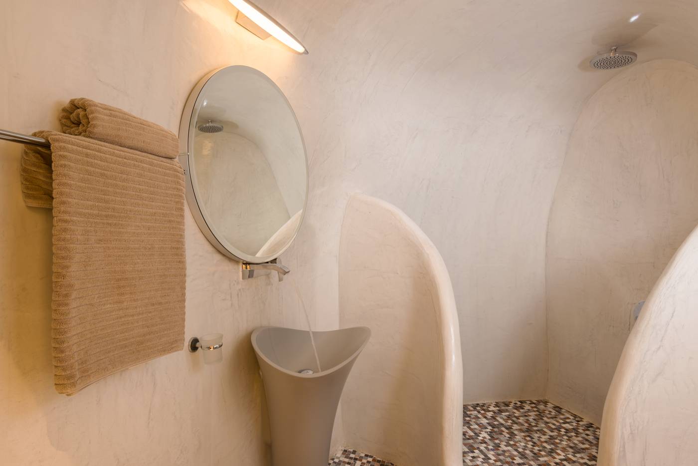 Elite-Luxury-Suites-Room-37