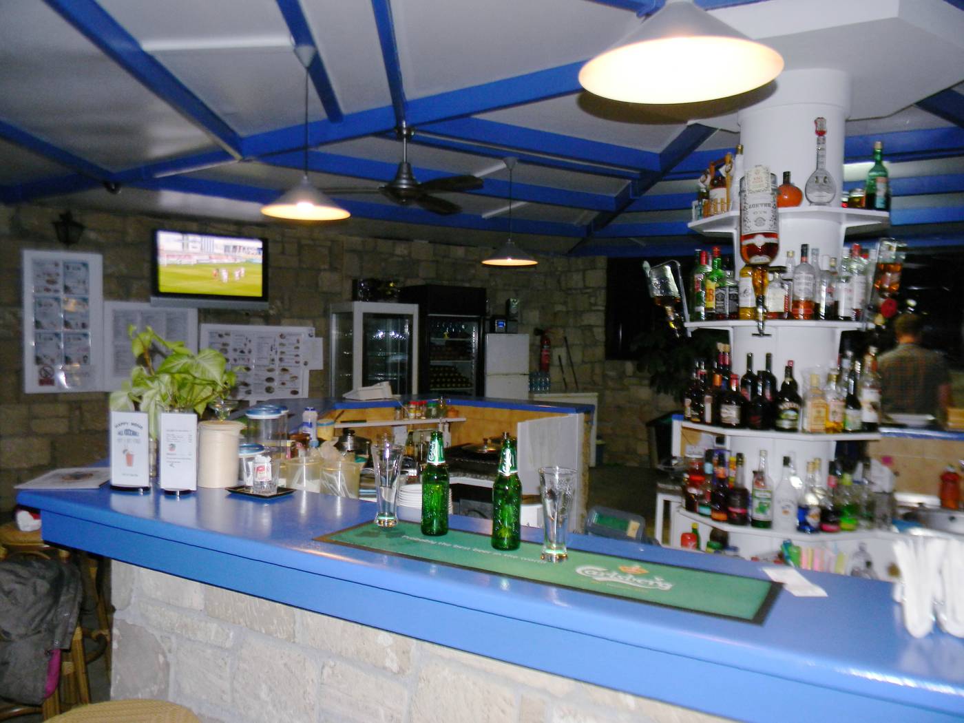 Hilltop-Gardens-Bar-28