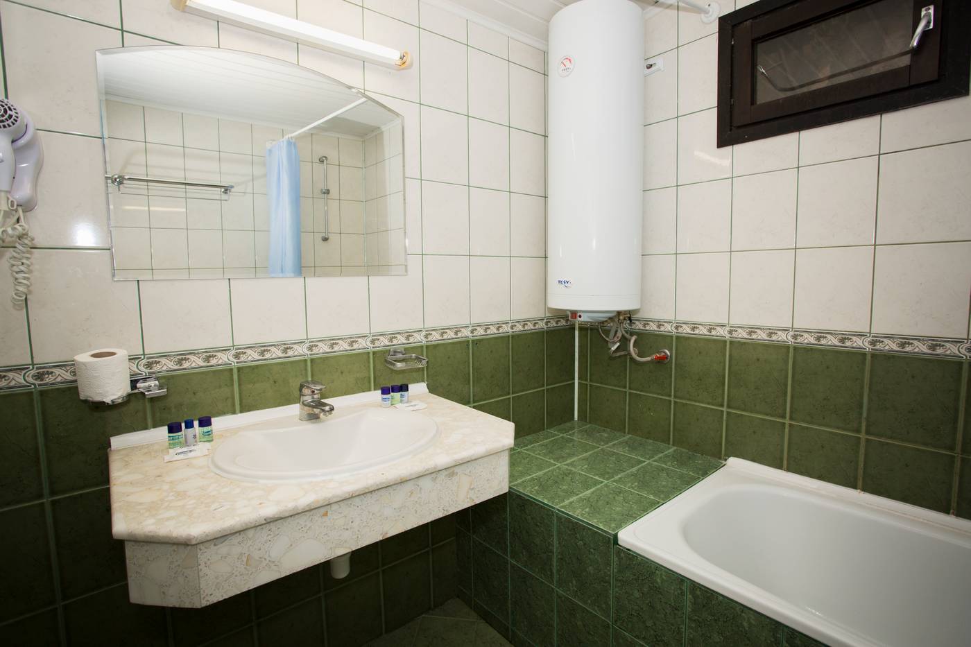 Elenite-Holiday-Village-Room-31